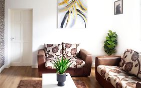 Beautiful 5Bedroom House - Contractors And Family Near The Molineux Stadium